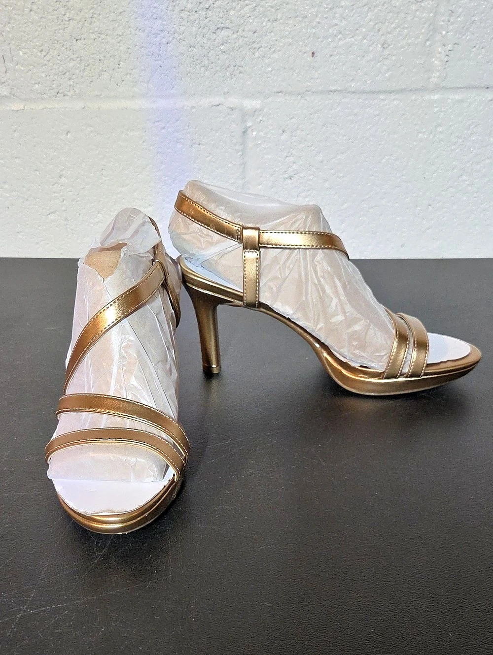 Metallic Strappy Heels in Gold & White US 8M Like New